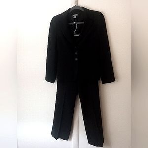 Ann Taylor Dark blue size 6 petite, pants suit